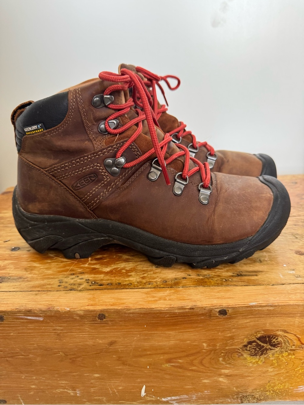 KEEN Tan Brown Leather Hiking Boots Women’s Size 8.5